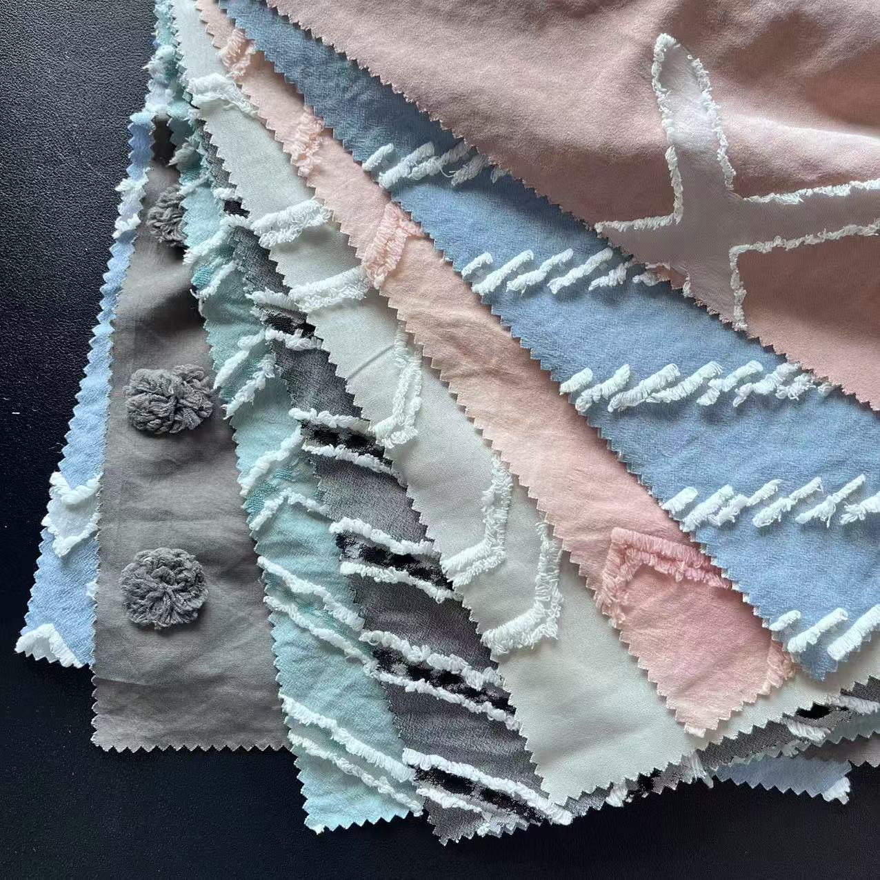 এমব্রয়ডারি করা ফ্যাব্রিক